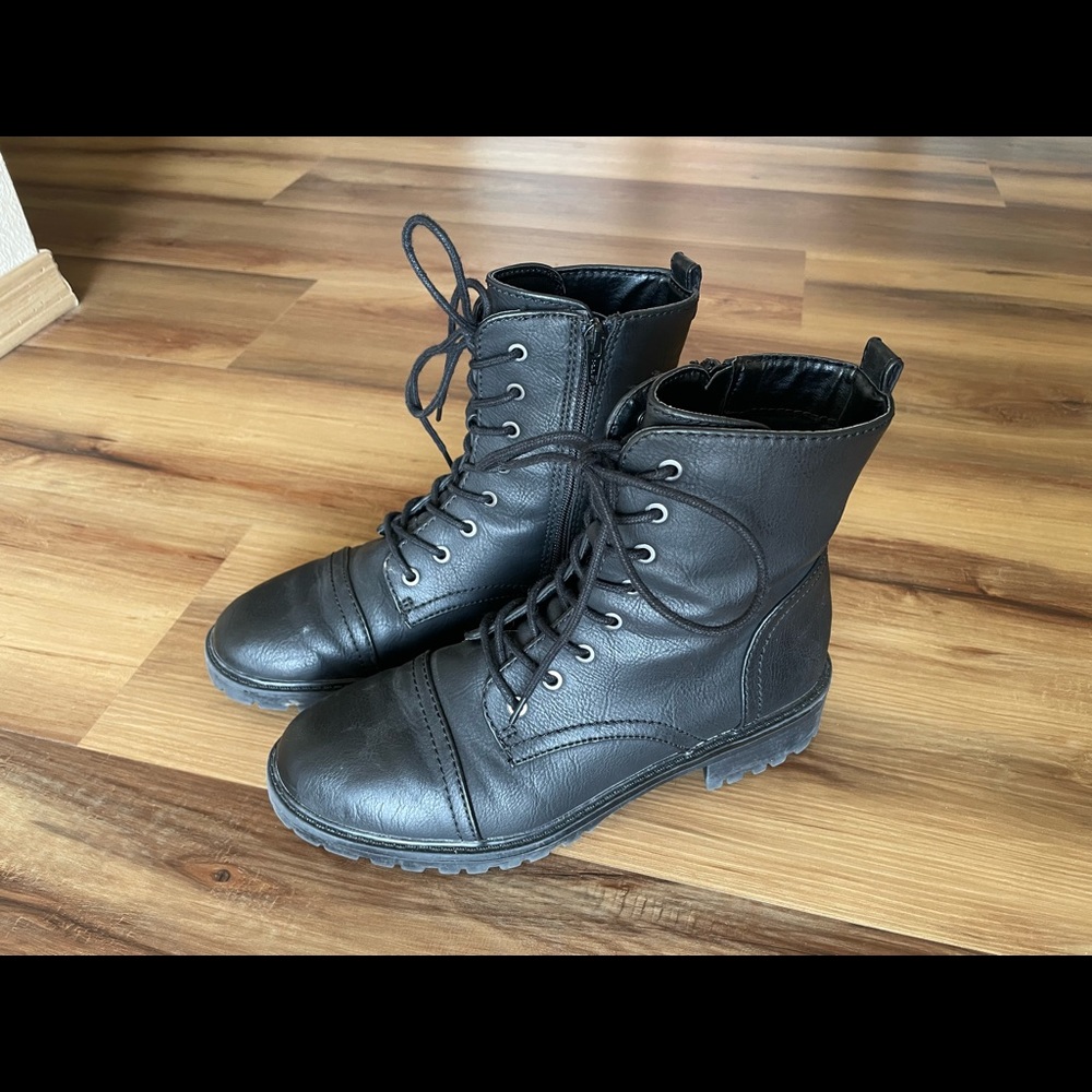 Combat boots